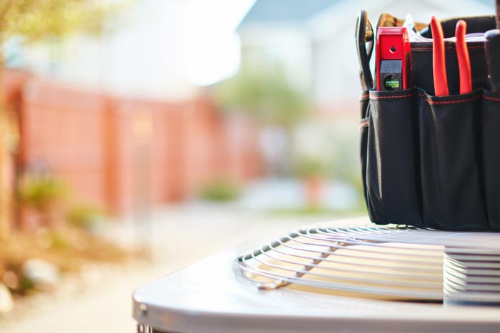 Outdoor unit and mechanic kit